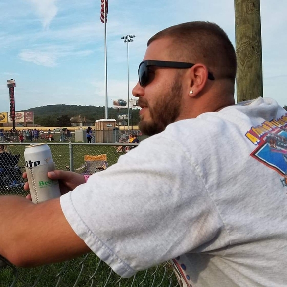 Corey Lombardo - Poshmark Profile Picture of Corey Lombardo (@corey_lombardo) on Poshmark