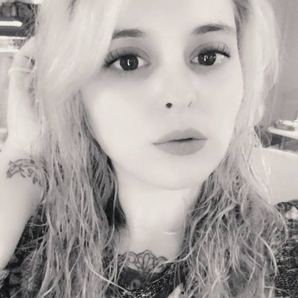 Profile Picture of Deseraye Faboskay (@dizknight) on Poshmark