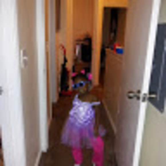 Profile Picture of Lisa Greer (@flossy201077) on Poshmark