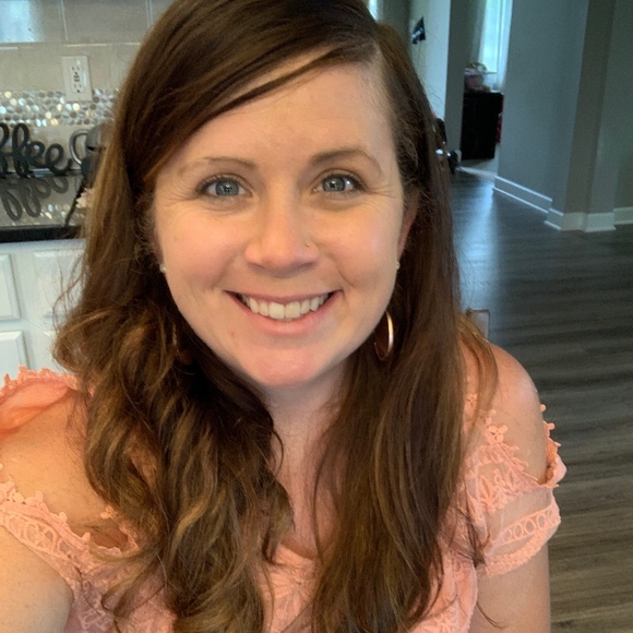 Profile Picture of Sarah Abendroth (@abendrothsarah) on Poshmark