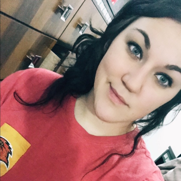 Profile Picture of Kristie Sharpe (@kristiesharpe69) on Poshmark