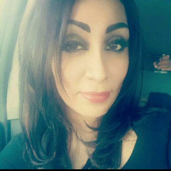 Profile Picture of Sandra Lares (@sandragl) on Poshmark