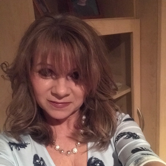 Profile Picture of Lisa Guzzardo (@lisag0620) on Poshmark