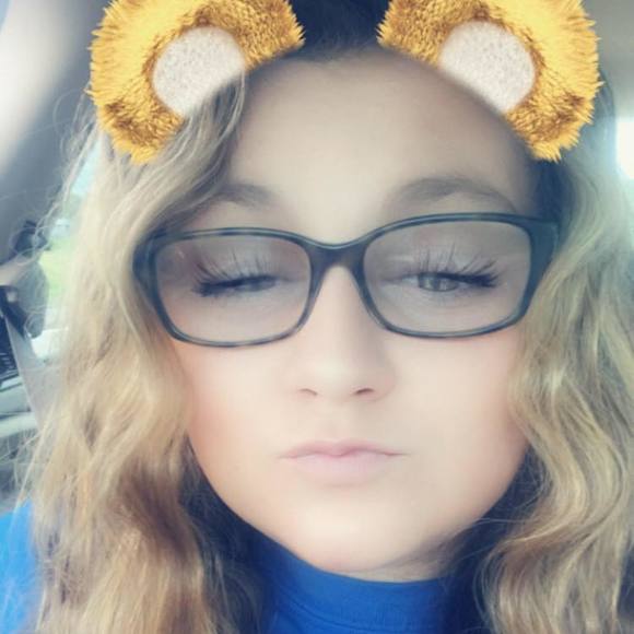 Profile Picture of Melissa Mattfeld (@melissamattfeld) on Poshmark