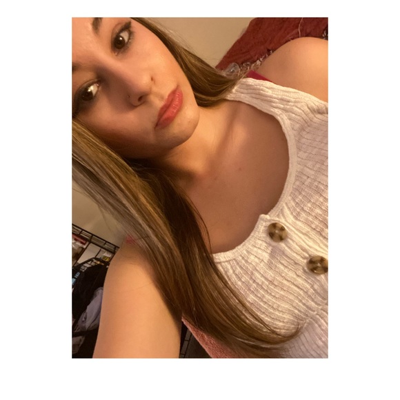 Profile Picture of Eleni Zambas (@eleniz27) on Poshmark