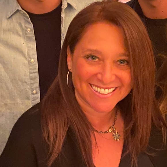 Profile Picture of Tracy Zirin (@tzirin) on Poshmark