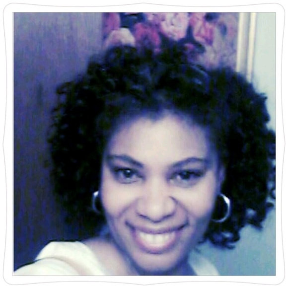 Profile Picture of Beverly Wagner (@bevybevv) on Poshmark