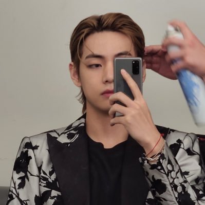 Profile Picture of Kim Taehyung (@chan_baek192) on Twitter