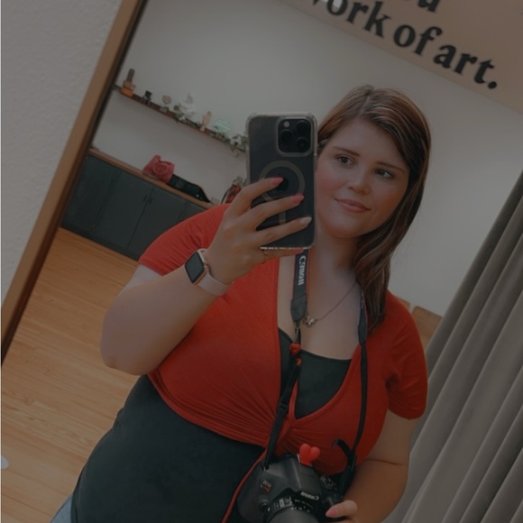 Profile Picture of Linsey Culwell (@linseykay96) on Poshmark