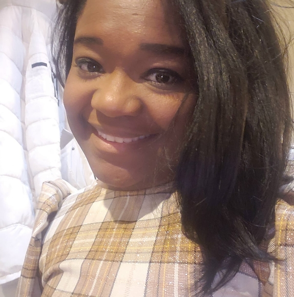 Profile Picture of Christal Rayford (@chrisaltosaxo) on Poshmark