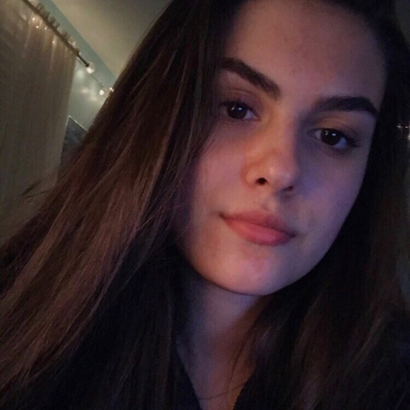 Profile Picture of Dana Battershell (@danabattershell) on Poshmark