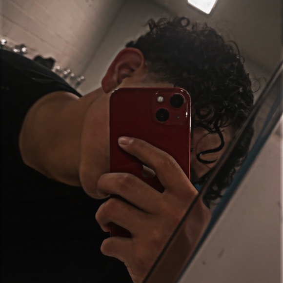 Profile Picture of Daniel Acedo jr (@daguirreacedo07) on Poshmark