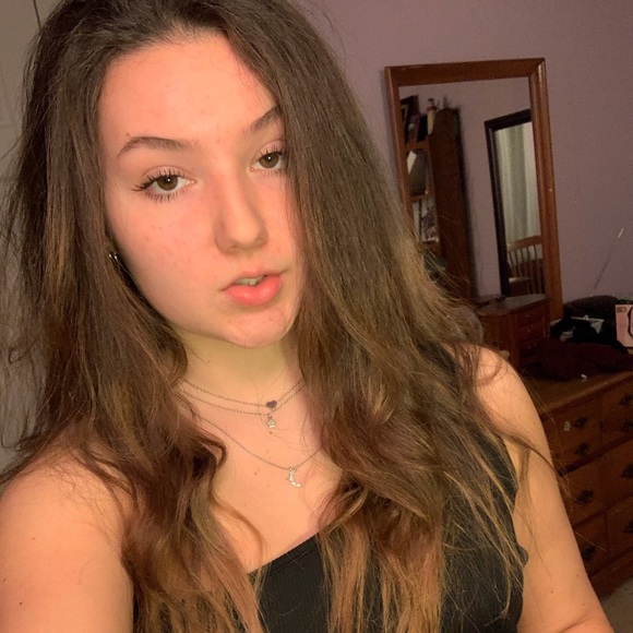 Profile Picture of Alese Marciniak (@alesesoleil) on Poshmark