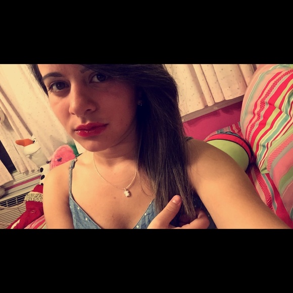 Profile Picture of Lorena Rivera (@loreeloree) on Poshmark