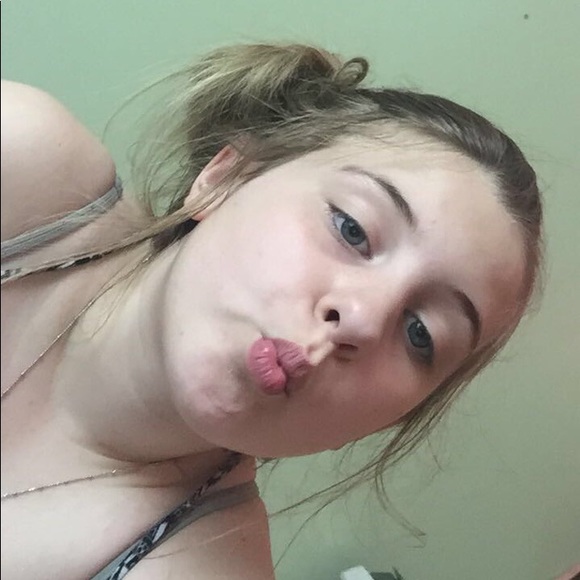 Profile Picture of Skylar Sleik (@skylarsleik) on Poshmark