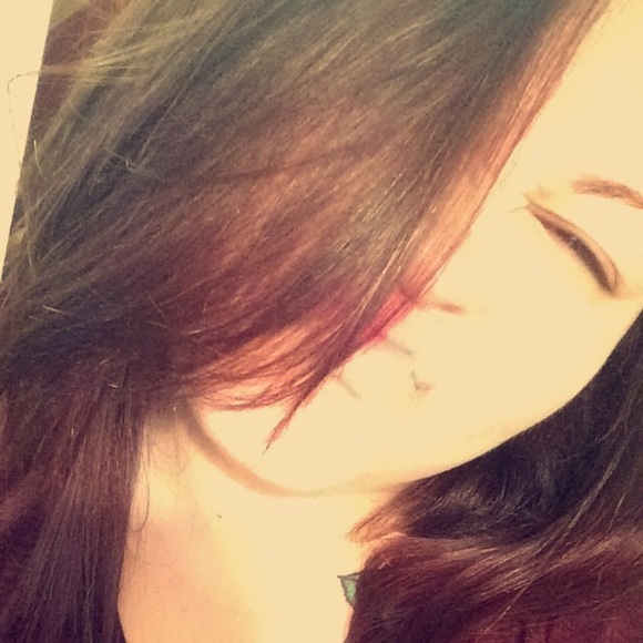 Profile Picture of Brie Angier (@brieangier) on Poshmark