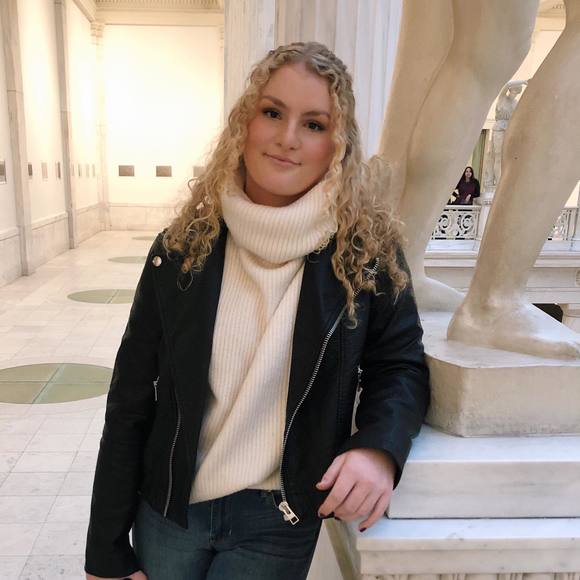 Profile Picture of Miranda Nese (@miranda_nese) on Poshmark
