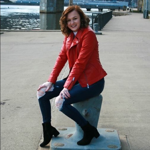 Profile Picture of Olivia Radziminski (@razol00) on Poshmark