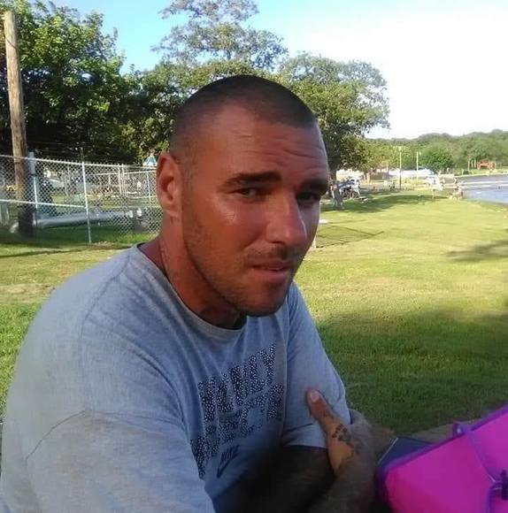 Profile Picture of Kenneth Vess (@kevess2018) on Poshmark