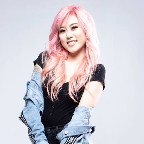 Profile Picture of Kate Lin (@kritterchu) on Poshmark