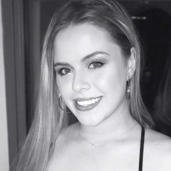 Profile Picture of Jessica Larlham (@jessicalarlham) on Poshmark