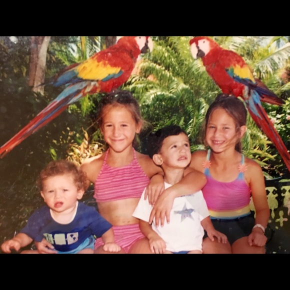 Profile Picture of Nicole Kokoletsos (@strongwall) on Poshmark