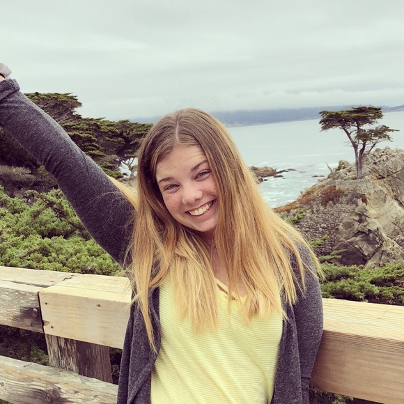 Profile Picture of Grace Schlageter (@g_schlageter) on Poshmark