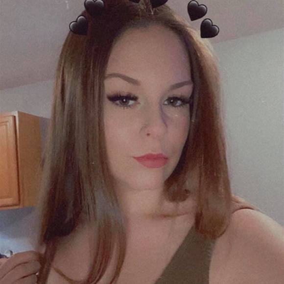 Profile Picture of Stone Varnal (@stonnneee13) on Poshmark