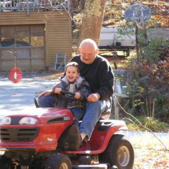 Profile Picture of Anthony Edes (@tonyedes61303) on Poshmark