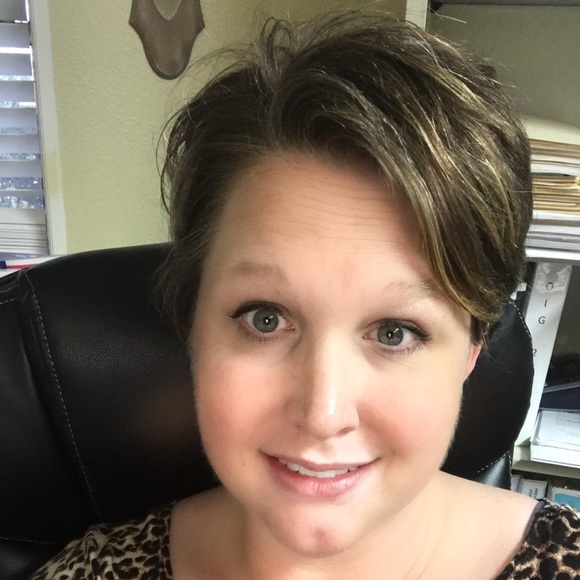 Profile Picture of Maegan Barnes (@maegangbarnes) on Poshmark