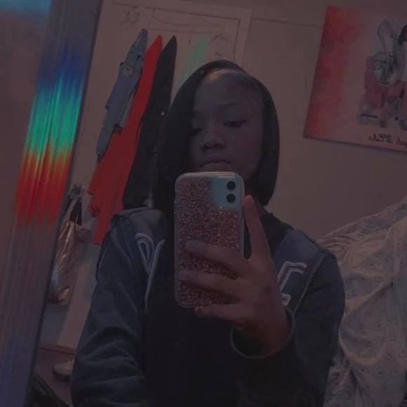 Shenyah Graham - Poshmark Profile Picture of Shenyah Graham (@shenyahgraham) on Poshmark