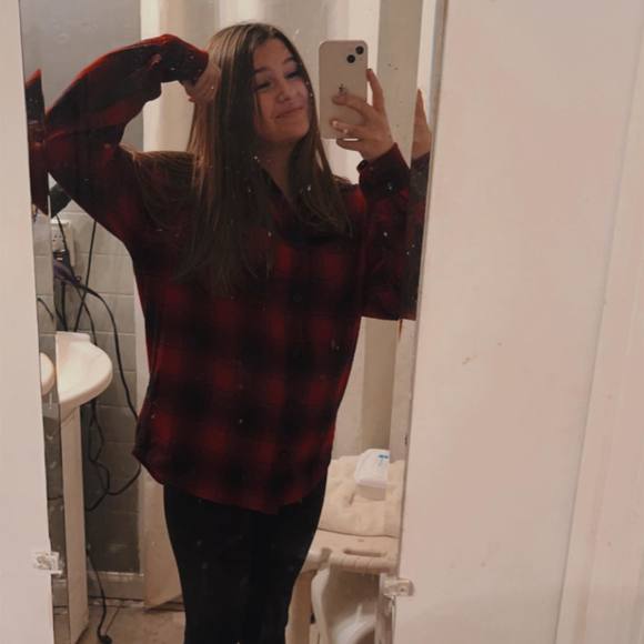 Profile Picture of Laney Gerstman (@laneygerstman) on Poshmark