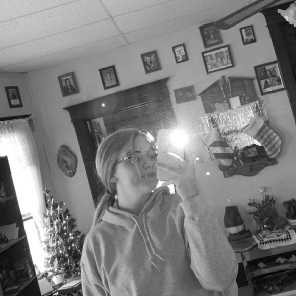 Profile Picture of Haley Wade (@haleywade453) on Poshmark