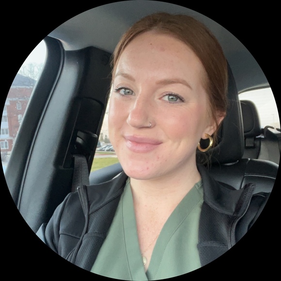 Profile Picture of Adrianna Kummerer (@akummerer) on Poshmark