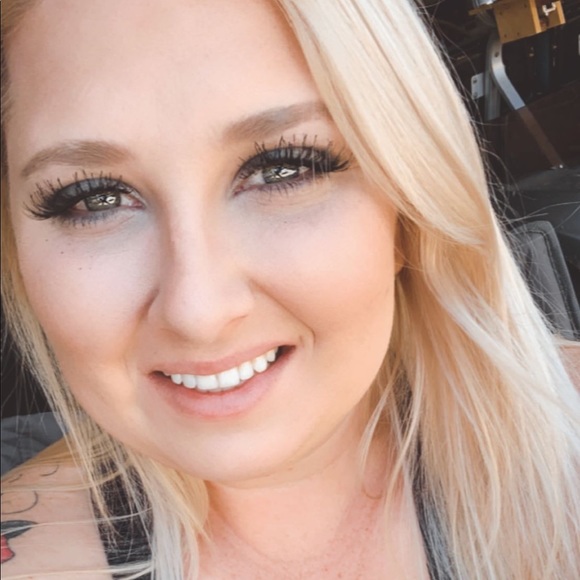 Profile Picture of Heather Hendricks (@hhendricks192) on Poshmark