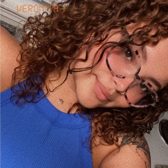 Profile Picture of Veronica Alvarez (@veronicaalv2521) on Poshmark