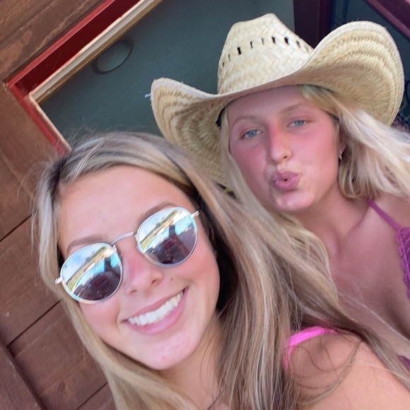 Profile Picture of Morgan Mitschke (@mmitschke10) on Poshmark