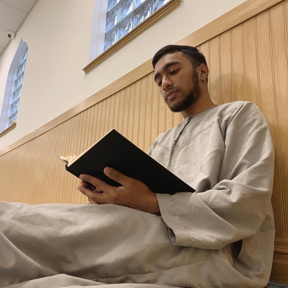 Profile Picture of Alvi Ahmed (@alvythegreat) on Poshmark