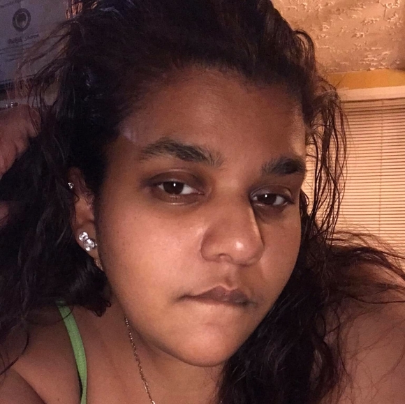 Profile Picture of Sharon Baksh (@sharonbaksh22) on Poshmark