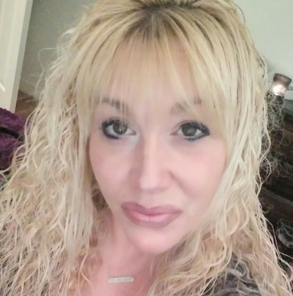 Profile Picture of Chrissy Palmer (@christipalm) on Poshmark