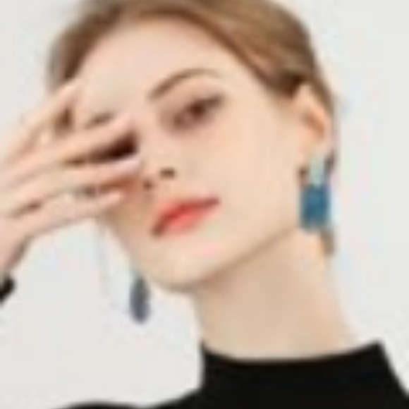 Profile Picture of Albertine Robert (@albertcz992) on Poshmark
