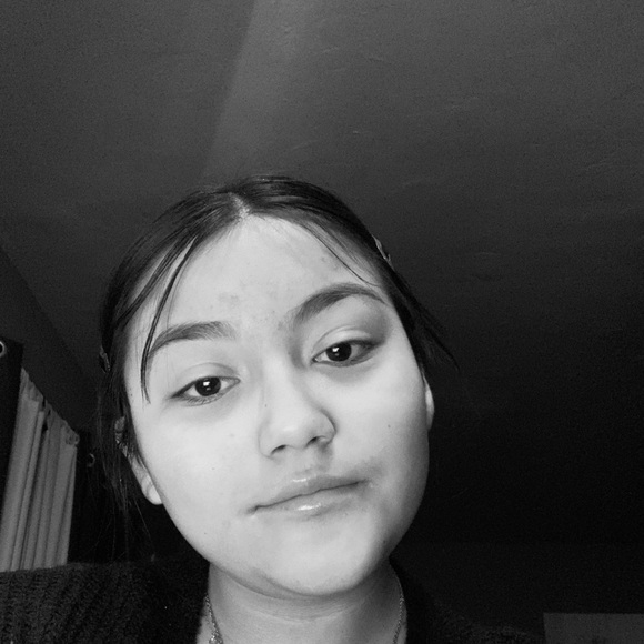 Profile Picture of Andrea Shimada (@andrea23324) on Poshmark