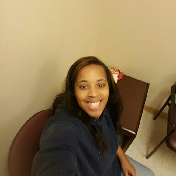 Profile Picture of Raven Matthews (@raventhebeauty) on Poshmark