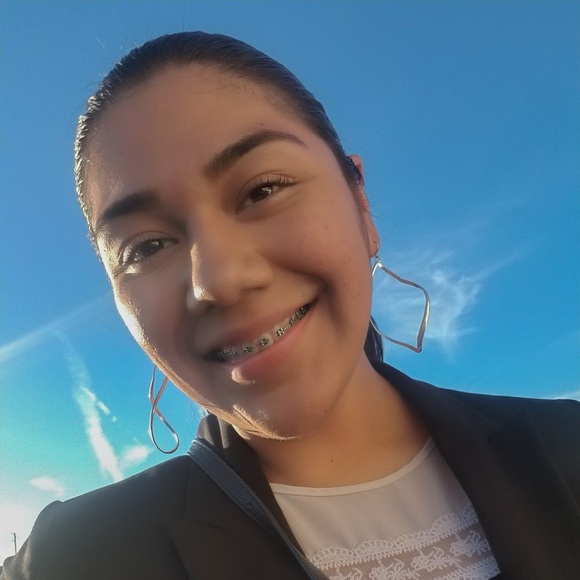 Profile Picture of Tanya Olvera (@tanya_olvera) on Poshmark