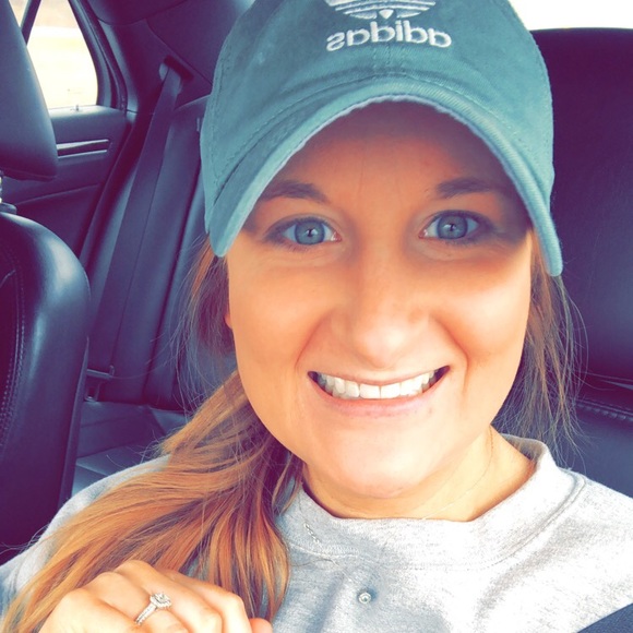 Profile Picture of Katelyn Zanotti (@zanottikm) on Poshmark