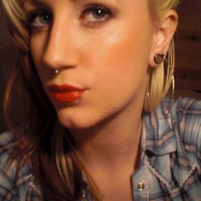 Profile Picture of Holly Gunn (@HollyFuknGunn) on Twitter