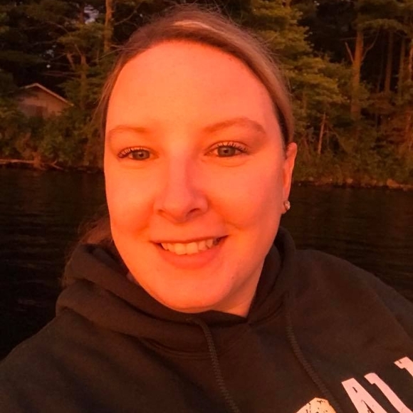 Profile Picture of Michelle Sterczala (@mitchs26) on Poshmark