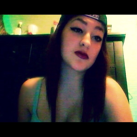 Profile Picture of Jules Zipse (@jxles_zipse) on Poshmark