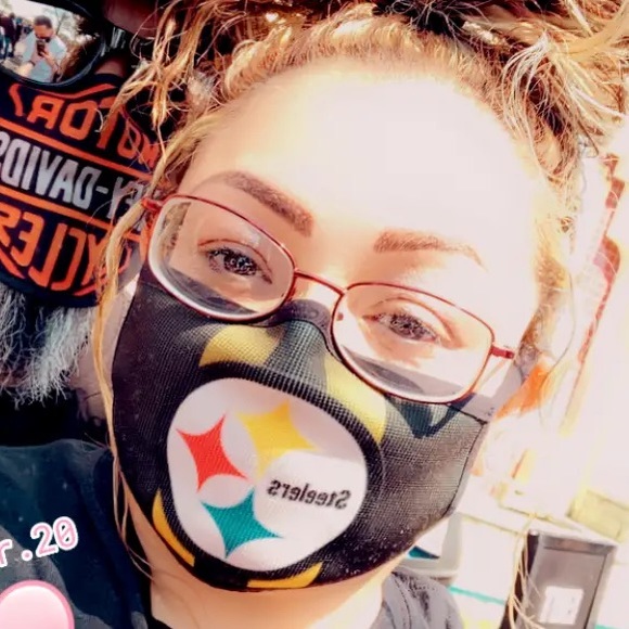 Profile Picture of Janet Zepeda (@janet_zepeda) on Poshmark
