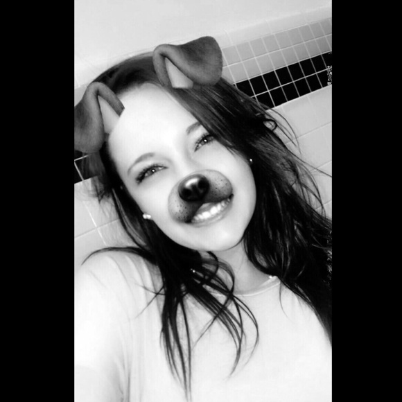 Profile Picture of Savannah Willis (@ssavannahwillis) on Poshmark